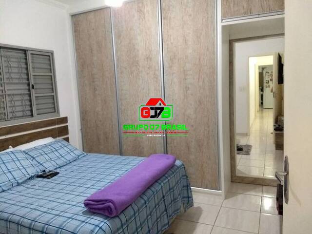 Casa para Venda em São José dos Campos - 3