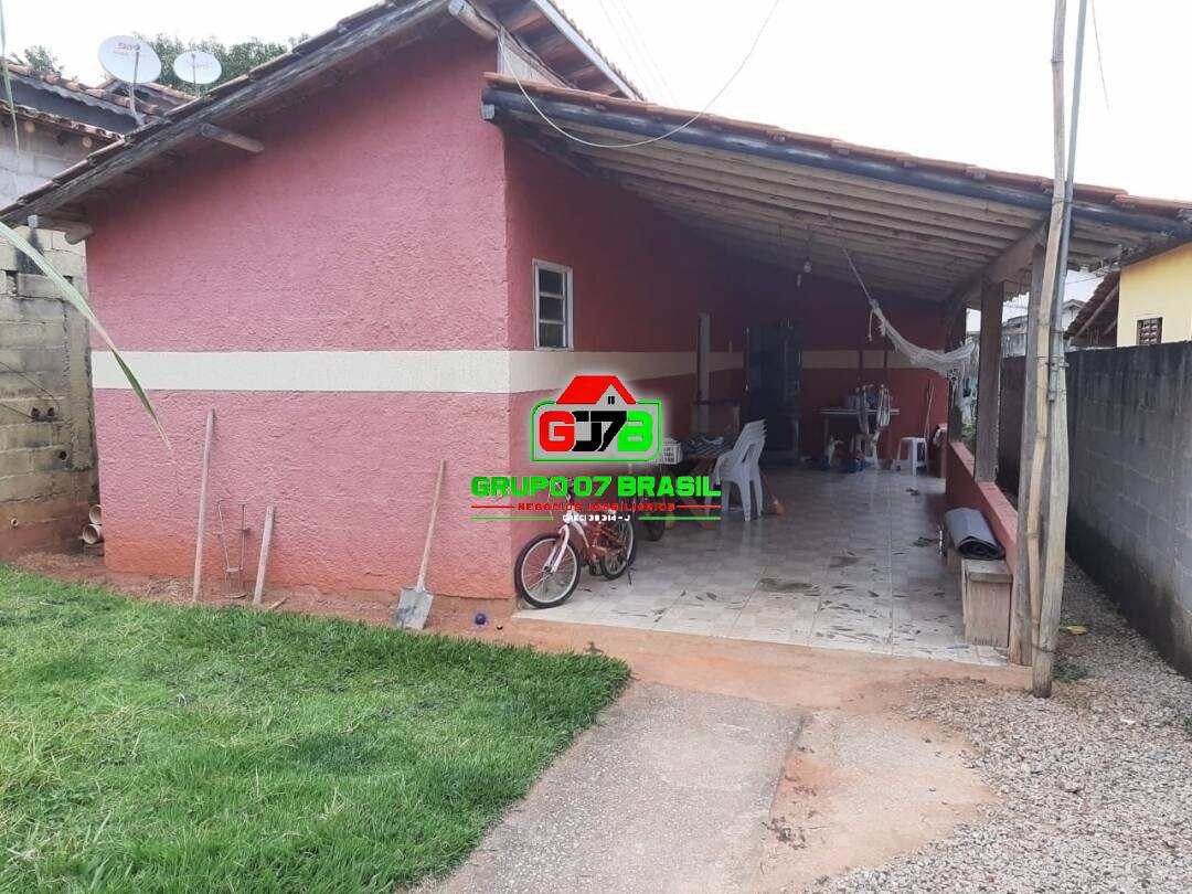 Casa à venda com 3 quartos, 100m² - Foto 1