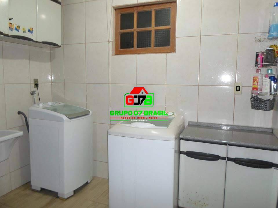 Casa à venda com 3 quartos, 210m² - Foto 4