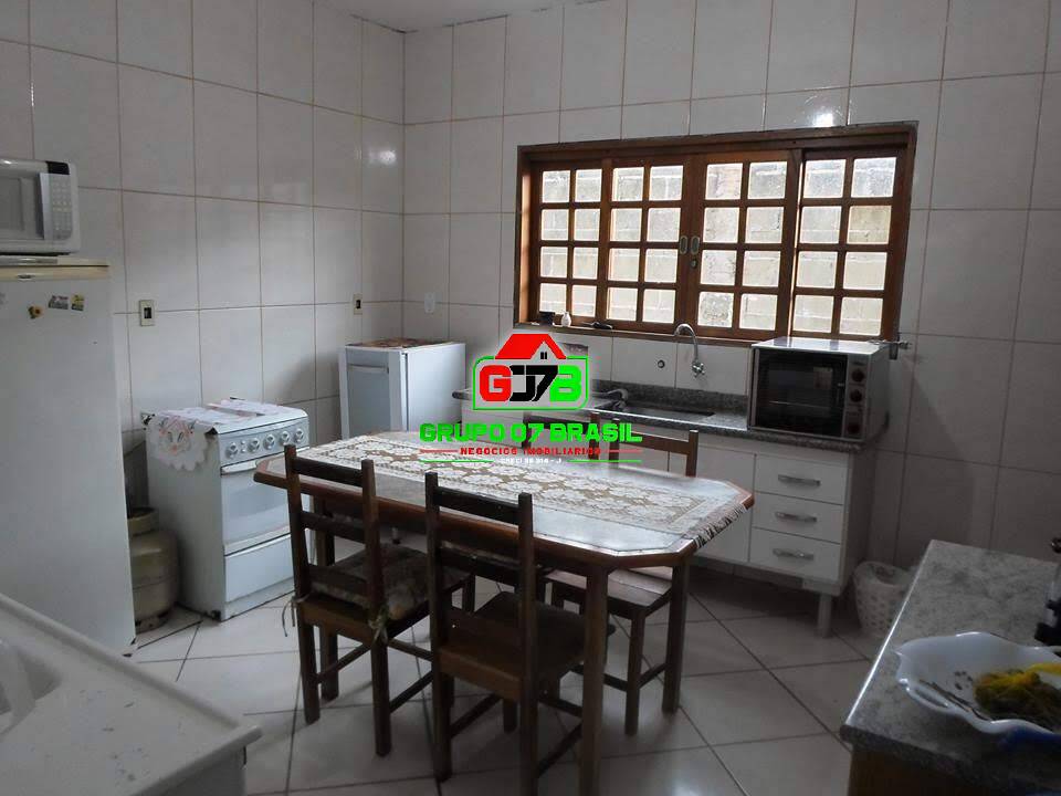 Casa à venda com 3 quartos, 210m² - Foto 2
