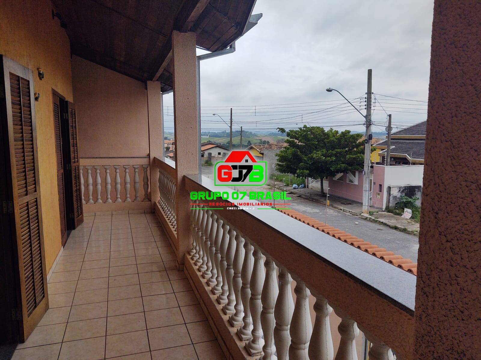 Sobrado à venda com 3 quartos, 196m² - Foto 1
