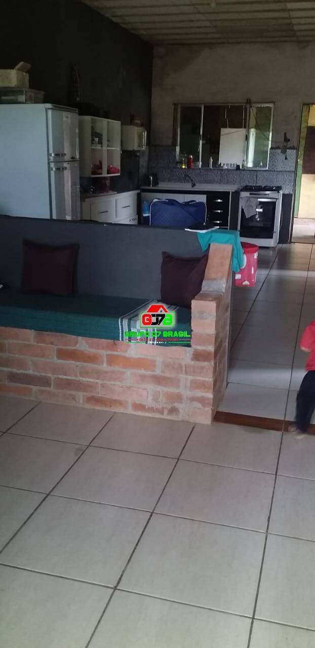Casa à venda com 2 quartos, 70m² - Foto 1