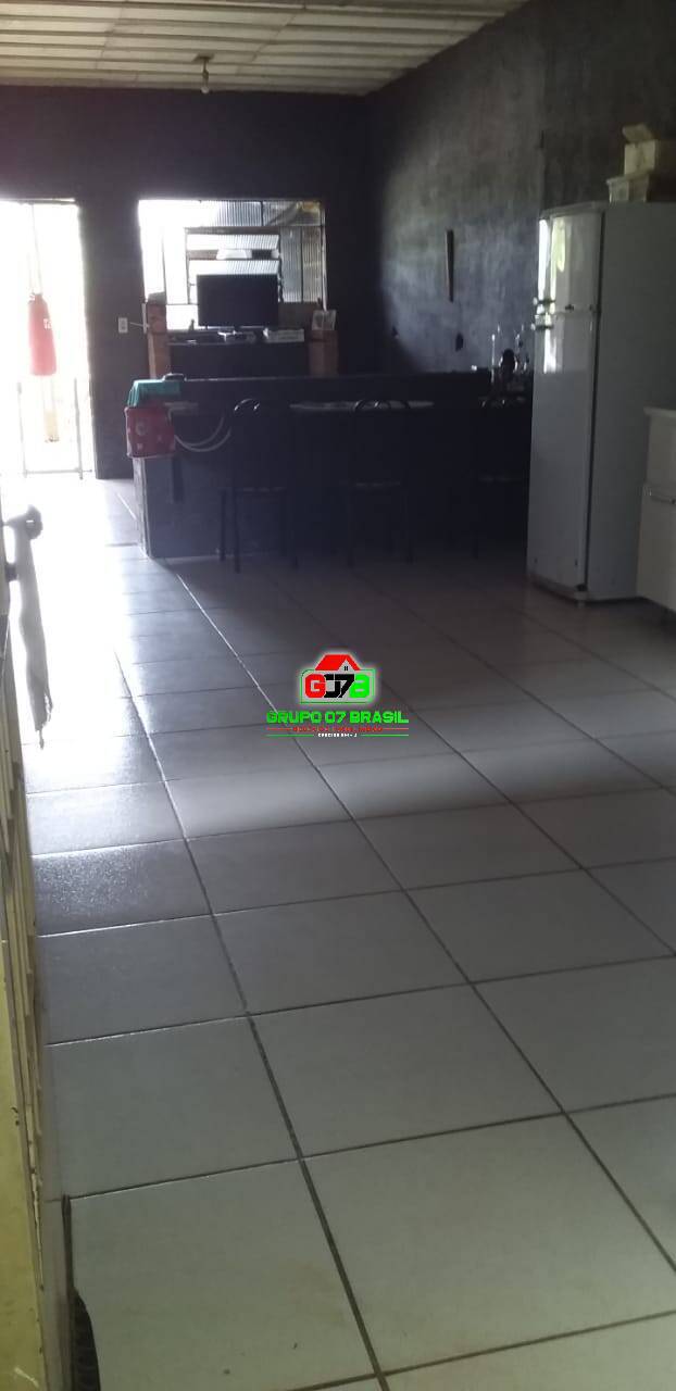 Casa à venda com 2 quartos, 70m² - Foto 4