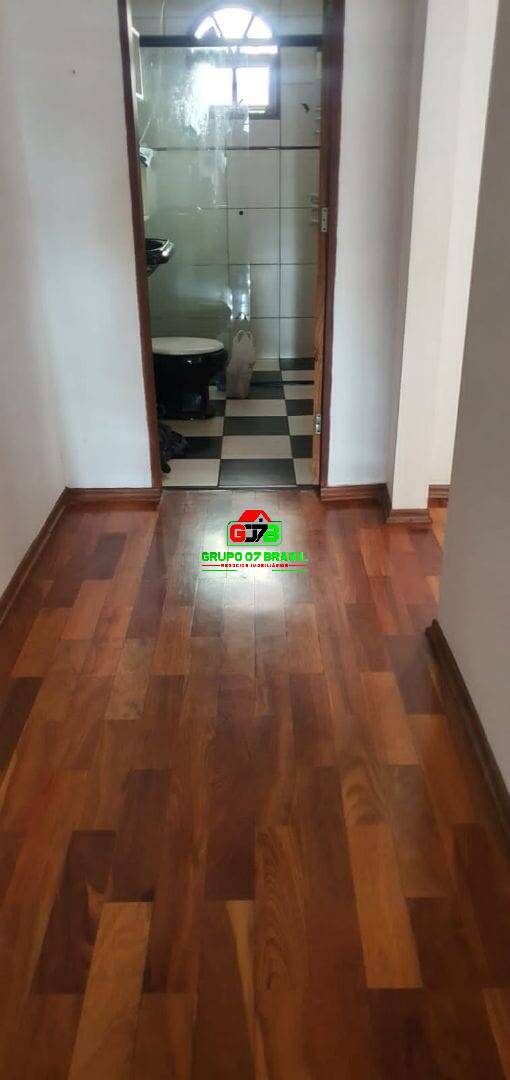 Sobrado à venda com 6 quartos, 200m² - Foto 17