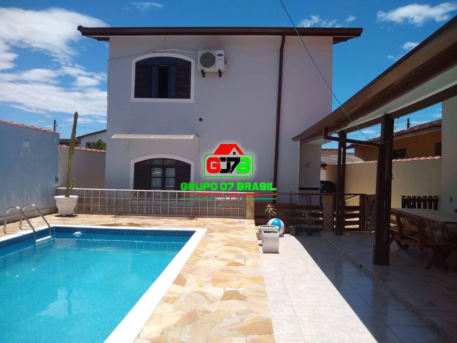 Casa, 5 quartos, 232 m² - Foto 1