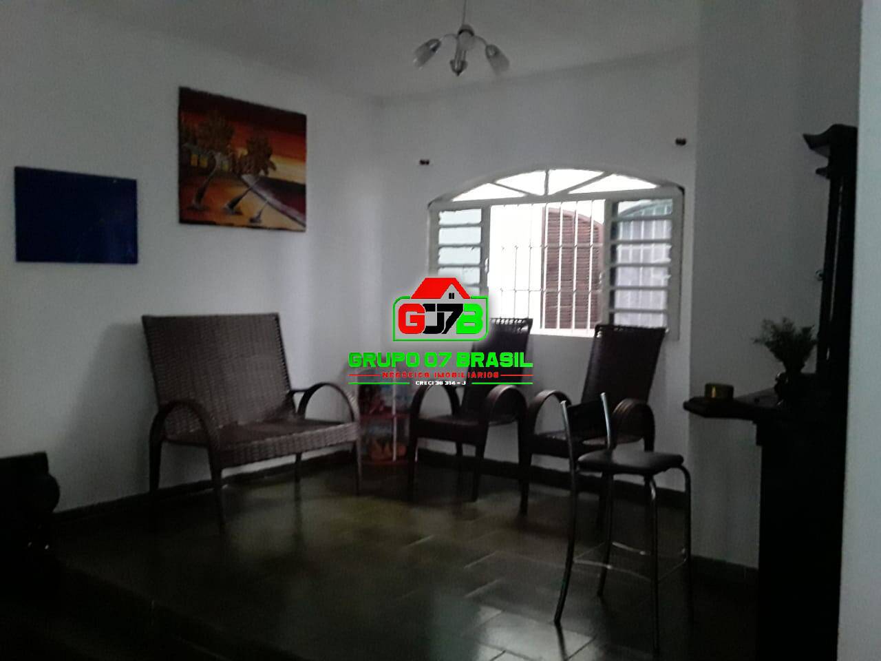 Casa à venda com 4 quartos, 176m² - Foto 1