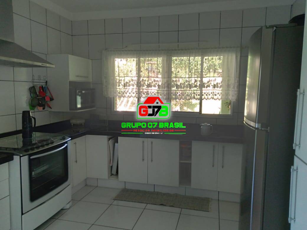 Casa de Condomínio à venda com 4 quartos, 215m² - Foto 4