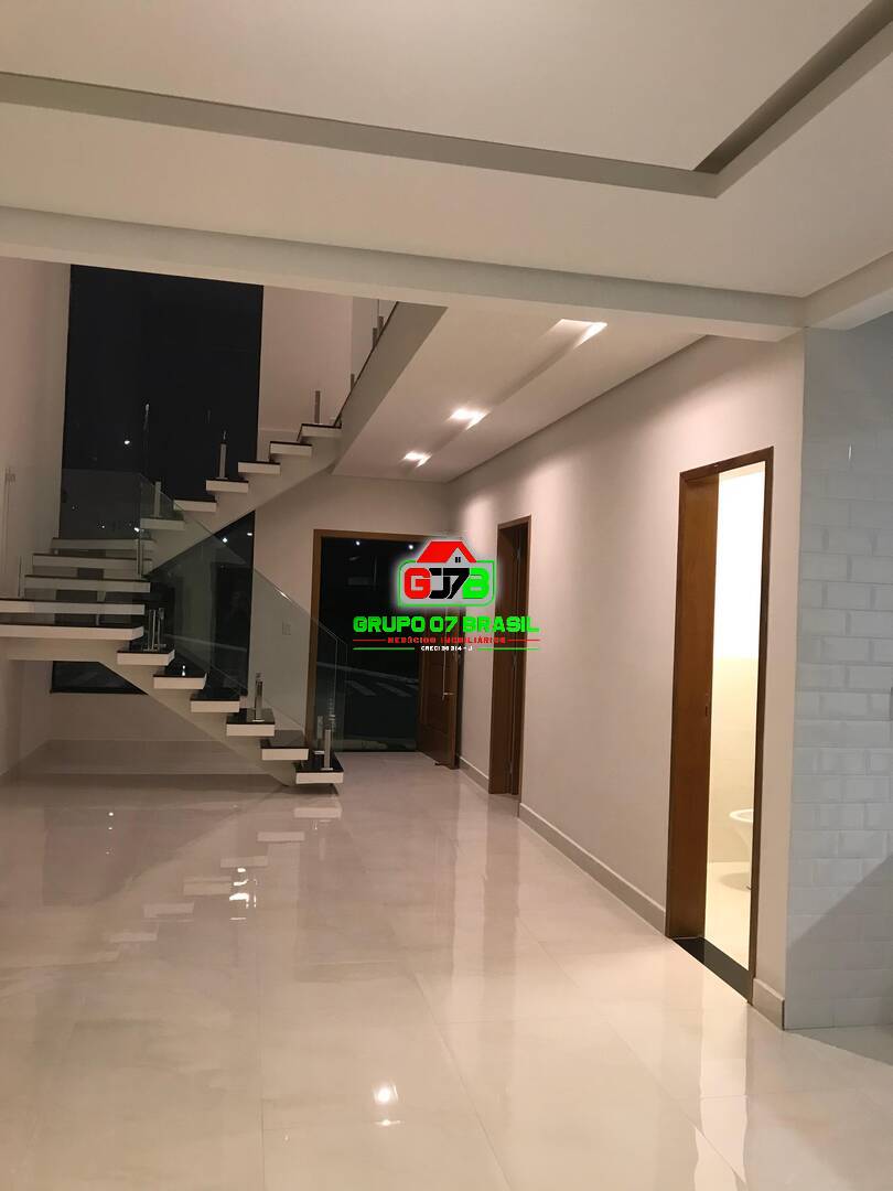 Casa à venda com 3 quartos, 180m² - Foto 1