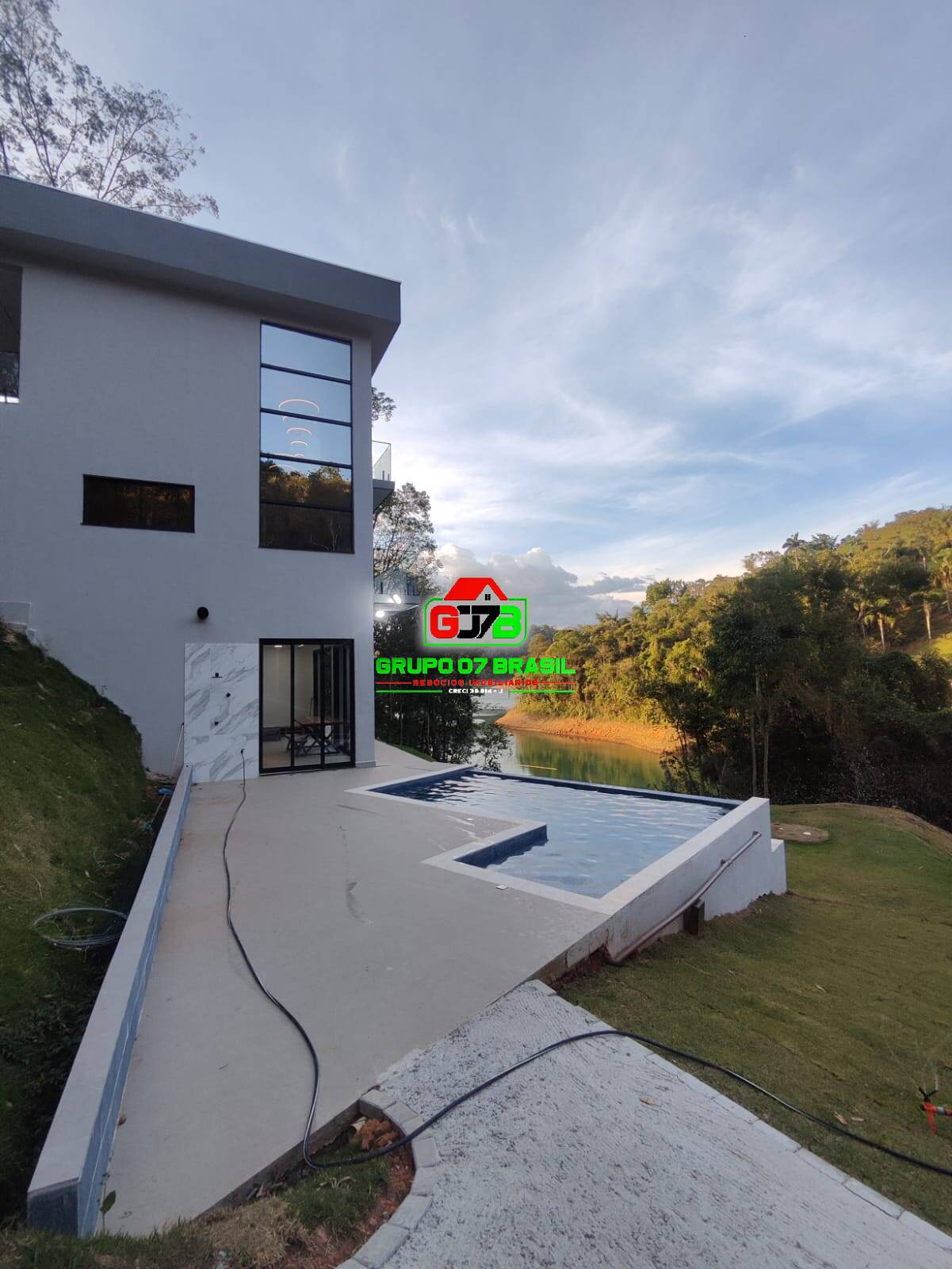 Casa à venda com 3 quartos, 350m² - Foto 2
